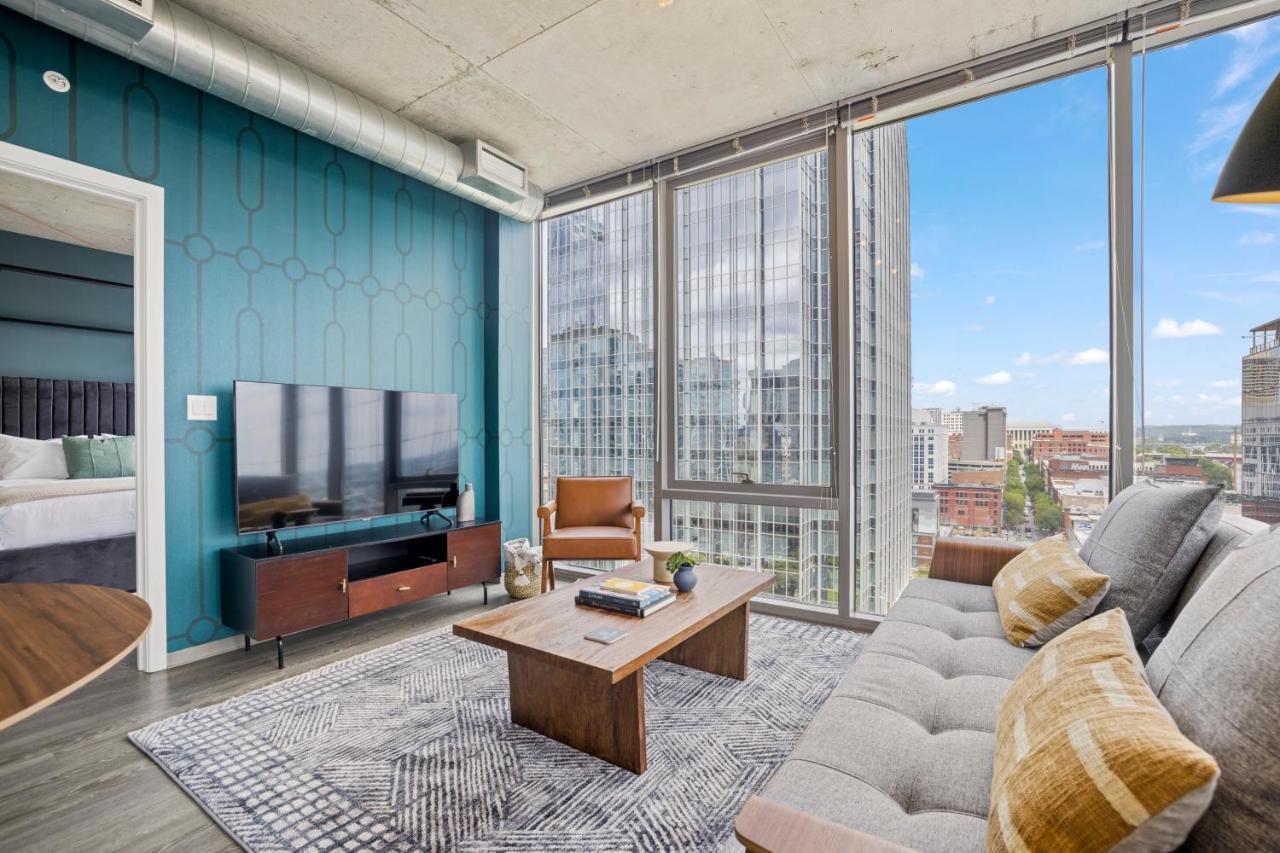 Placemakr Premier Sobro ナッシュビル エクステリア 写真 A staged living room at 1001 Burnet