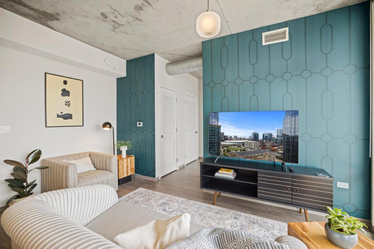Placemakr Premier Sobro ナッシュビル エクステリア 写真 A staged living room