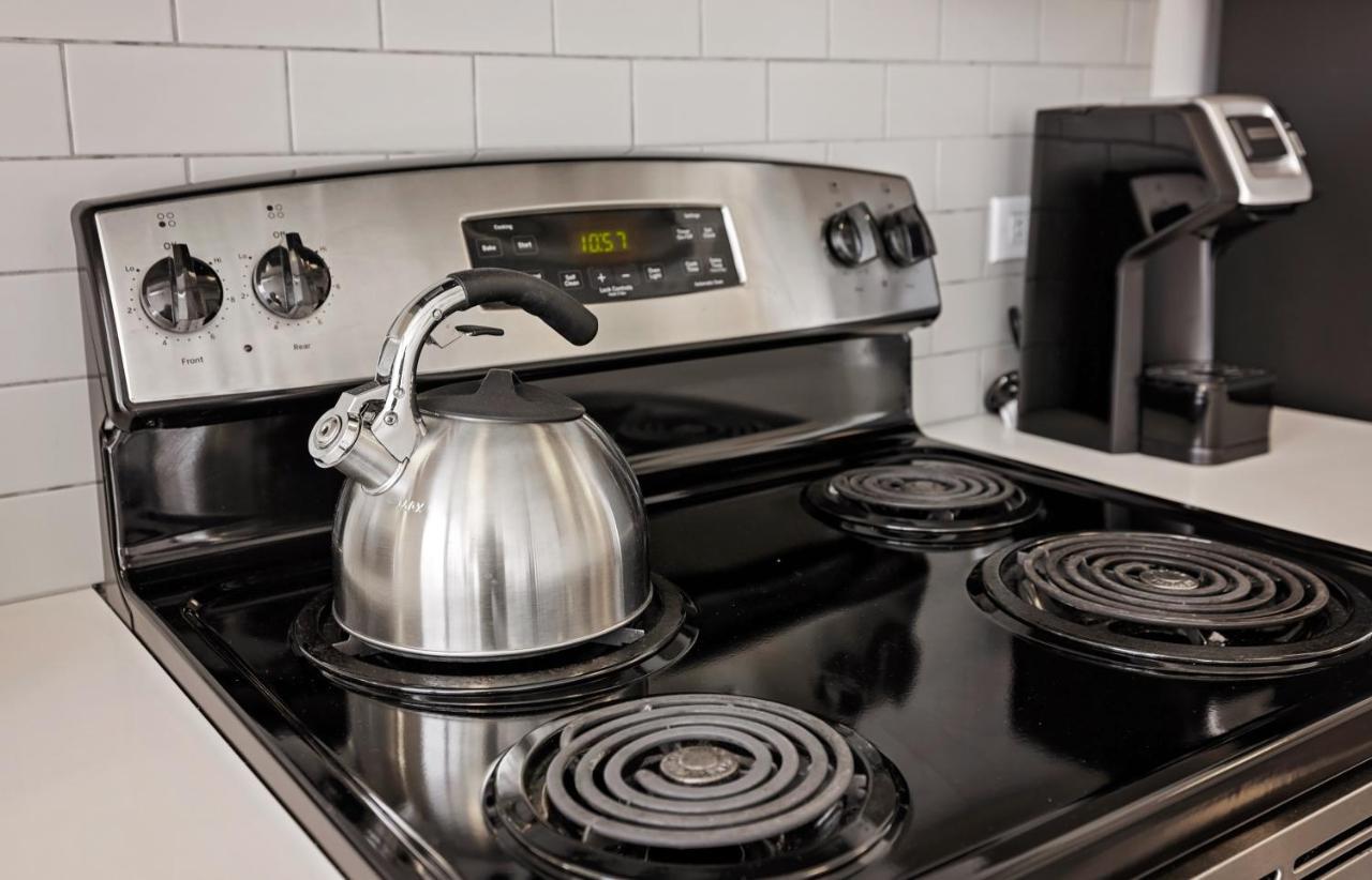 Placemakr Premier Sobro ナッシュビル エクステリア 写真 A GE Profile stove