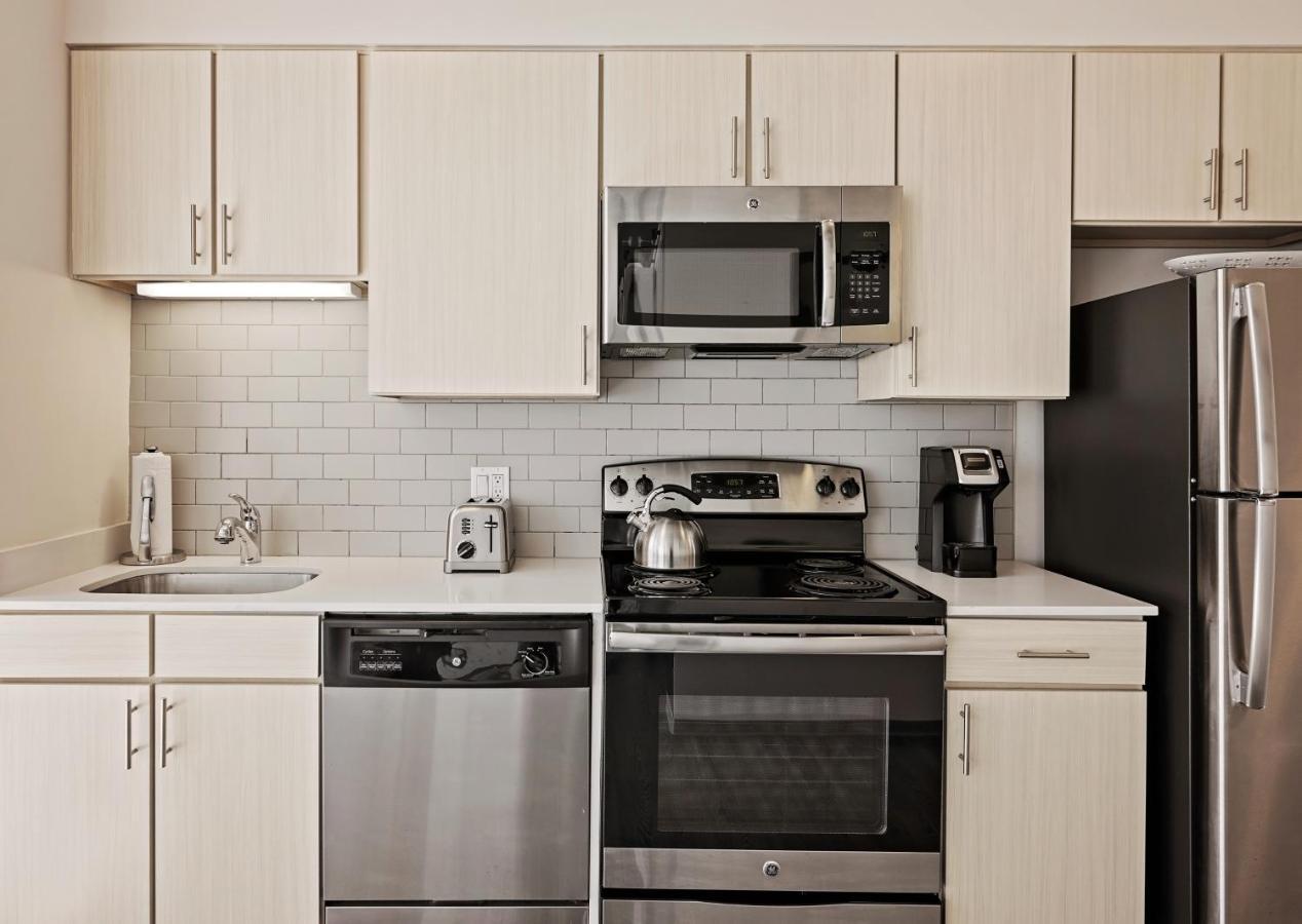 Placemakr Premier Sobro ナッシュビル エクステリア 写真 A typical kitchen in a typical apartment
