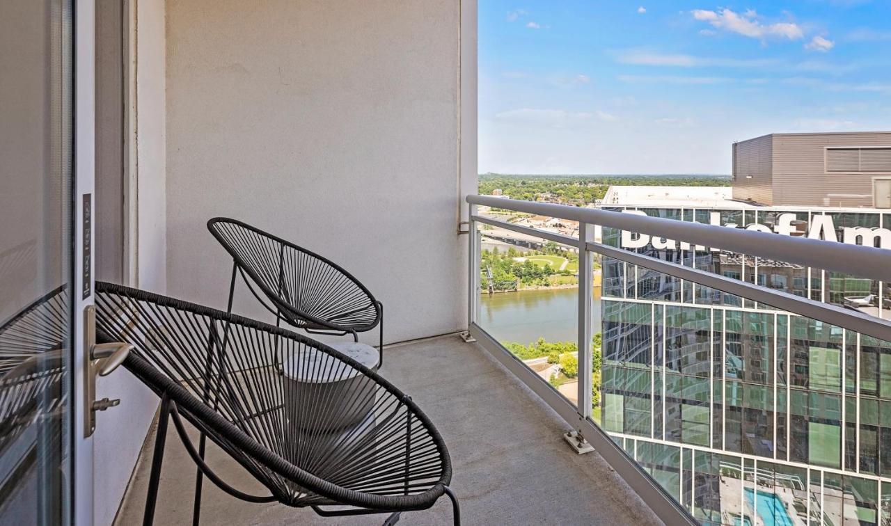 Placemakr Premier Sobro ナッシュビル エクステリア 写真 A balcony at the River District