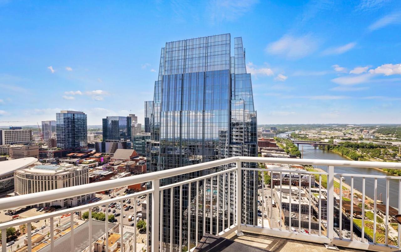 Placemakr Premier Sobro ナッシュビル エクステリア 写真 The modern residential complex, One Riverfront Plaza, in 2015