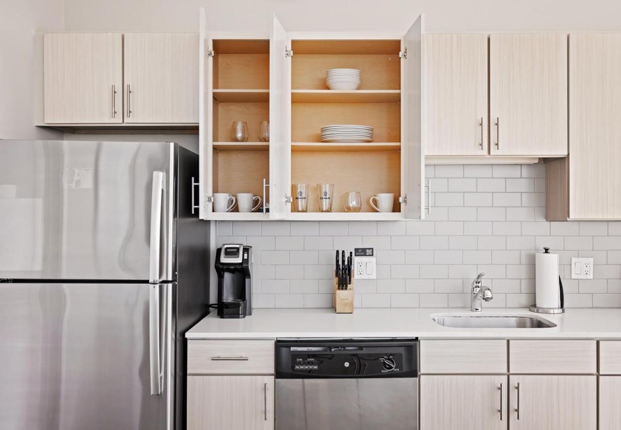 Placemakr Premier Sobro ナッシュビル エクステリア 写真 A typical kitchen in a typical apartment